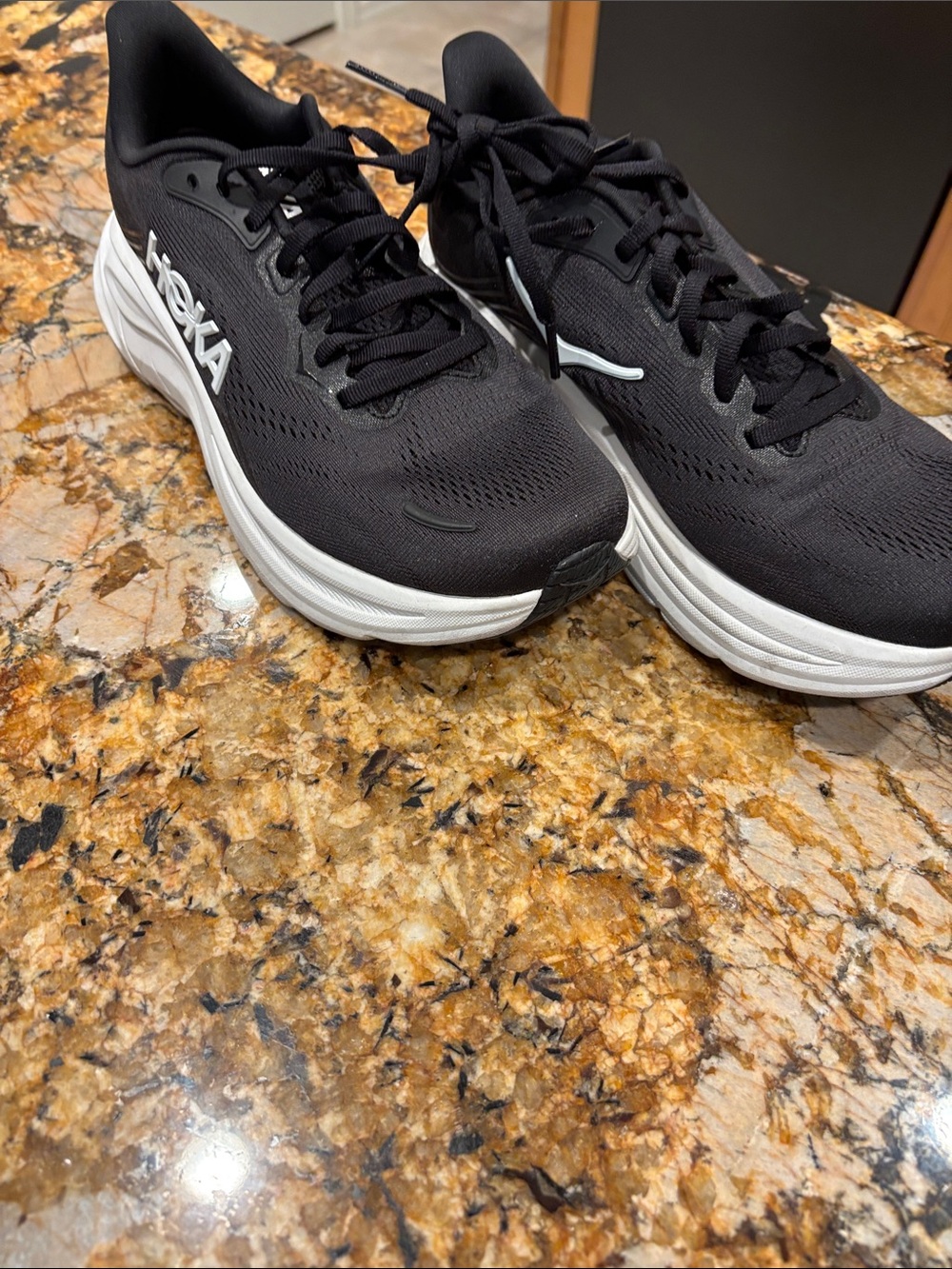 HOKA Clifton 11 size 8 B